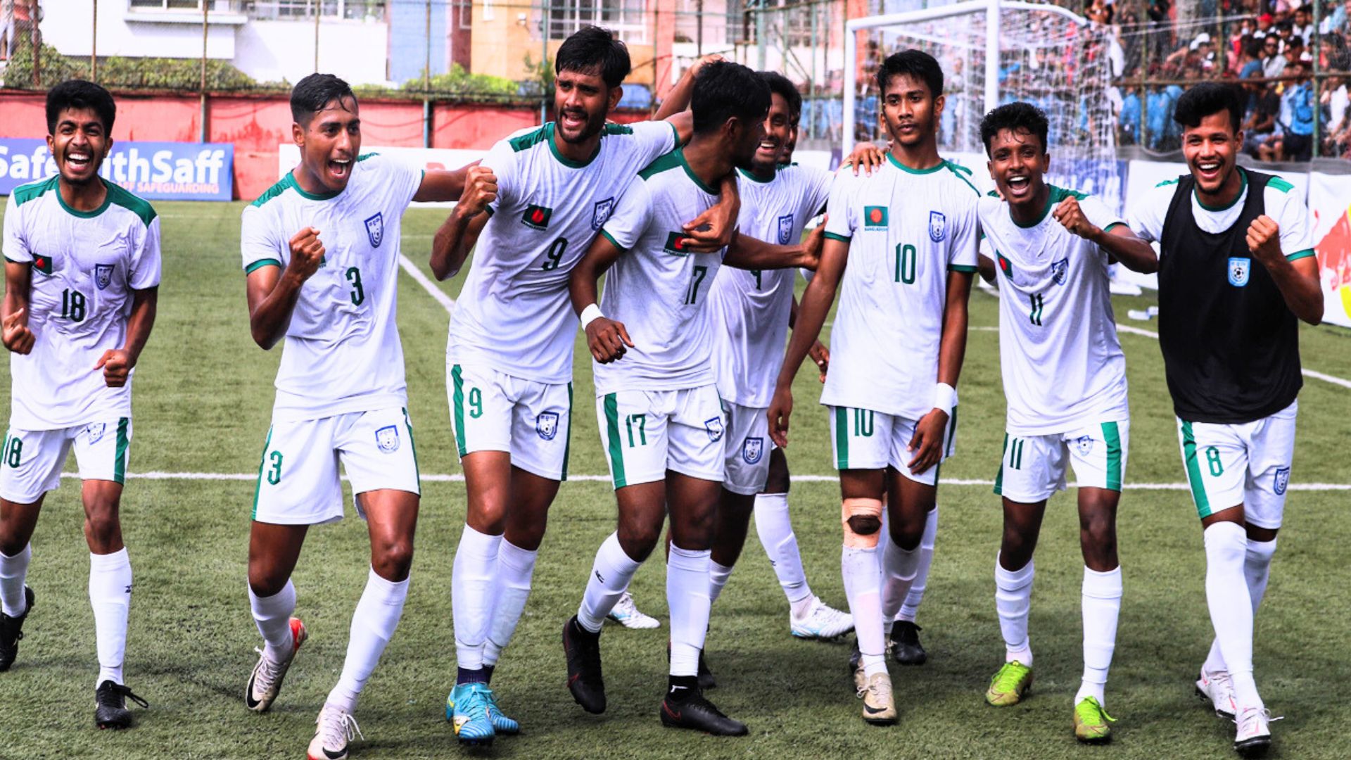 ফুটবল 